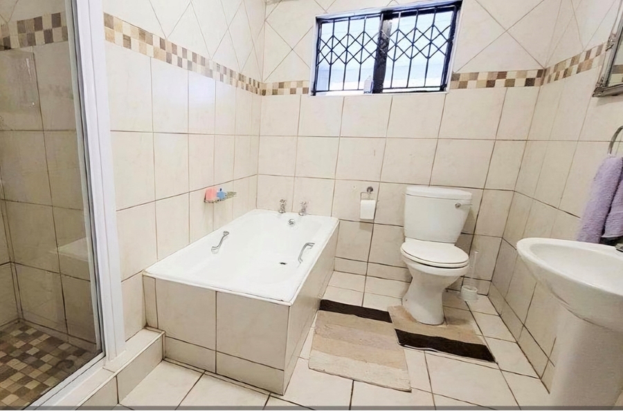 2 Bedroom Property for Sale in Beacon Bay Eastern Cape
